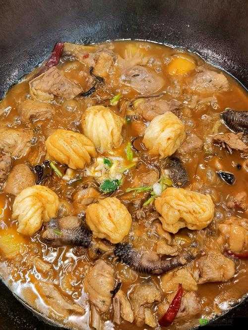 小鸡炖蘑菇在食物语中如何搭配？阵容推荐与攻略深度解析